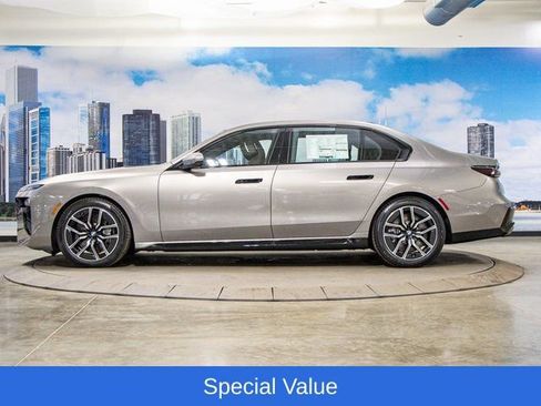 Used 2025 BMW 760i xDrive w/ Premium Package AWD/4WD image 6
