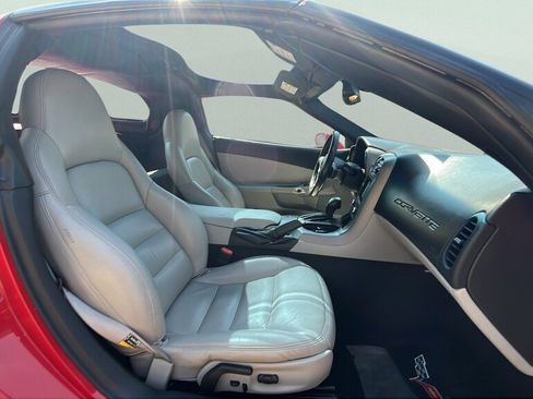 Used 2006 Chevrolet Corvette Coupe w/ Preferred Equipment Group RWD image 16