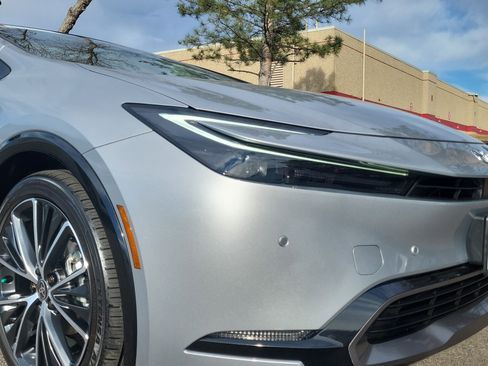 Certified 2025 Toyota Prius XLE image 5