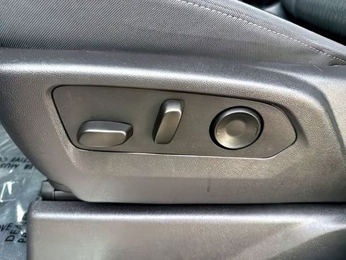 Used 2025 Chevrolet Silverado 1500 LT image 17