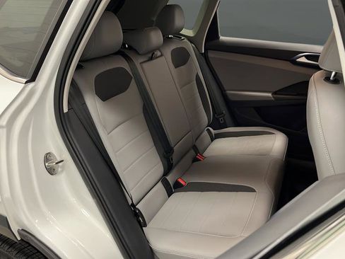 Used 2024 Volkswagen Taos SE image 23