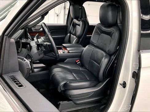 Used 2024 Lincoln Navigator Reserve w/ Monochromatic Package AWD/4WD image 23