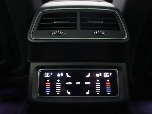 Used 2022 Audi e-tron Premium Plus w/ Premium Plus Package AWD/4WD image 28