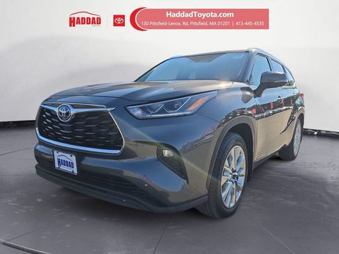 Used 2023 Toyota Highlander Limited AWD/4WD image 1