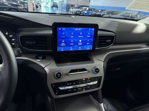Used 2024 Ford Explorer XLT w/ Equipment Group 202A AWD/4WD image 21