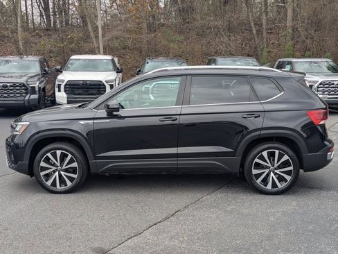 Used 2024 Volkswagen Taos SE image 4