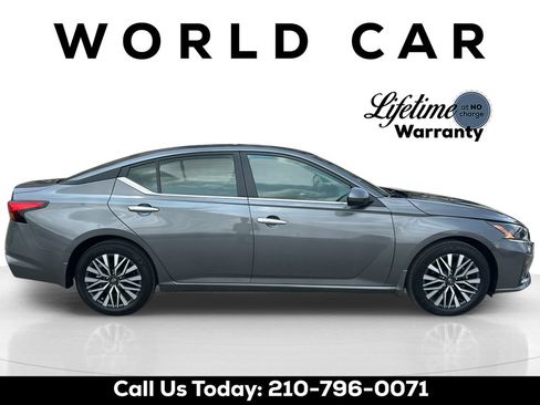 Used 2025 Nissan Altima 2.5 SV w/ SV Premium Package FWD image 2