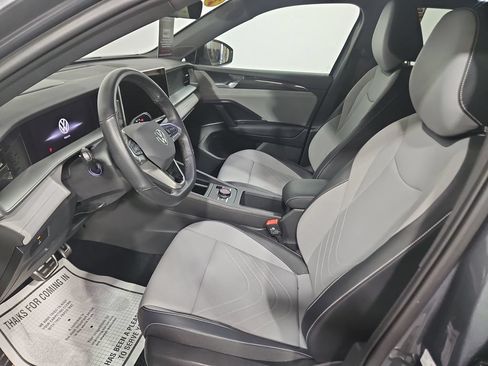 Certified 2025 Volkswagen Tiguan SE R-Line AWD/4WD image 12