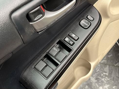Used 2012 Toyota Camry LE FWD image 7