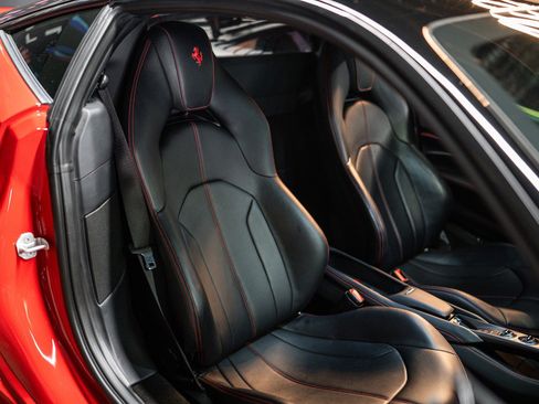 Used 2021 Ferrari F8 Tributo image 10