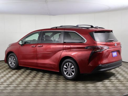 Used 2023 Toyota Sienna XLE image 10