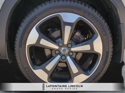 Used 2019 Volvo XC40 T5 Momentum AWD/4WD image 34