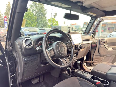 Used 2014 Jeep Wrangler Unlimited Rubicon AWD/4WD image 13