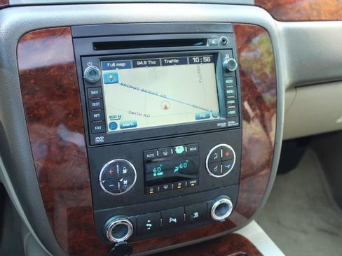 Used 2011 Chevrolet Suburban LTZ RWD image 14
