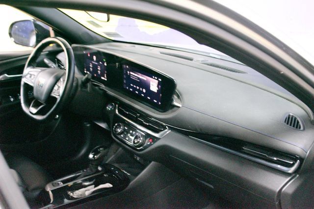 Used 2024 Buick Envista Sport Touring w/ Convenience II Package FWD image 12