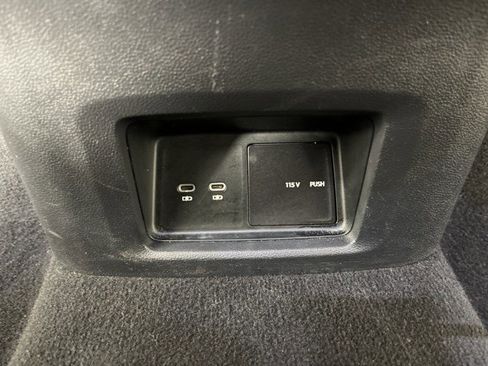 Used 2025 Volkswagen Atlas SE image 40