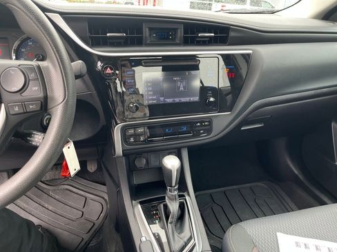 Used 2019 Toyota Corolla LE FWD image 19