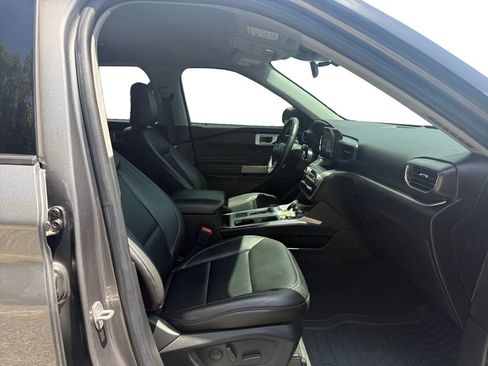 Used 2022 Ford Explorer XLT w/ Equipment Group 202A RWD image 15