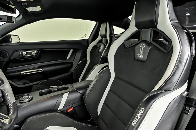 Used 2021 Ford Mustang Shelby GT500 w/ Carbon Fiber Track Pack RWD image 31