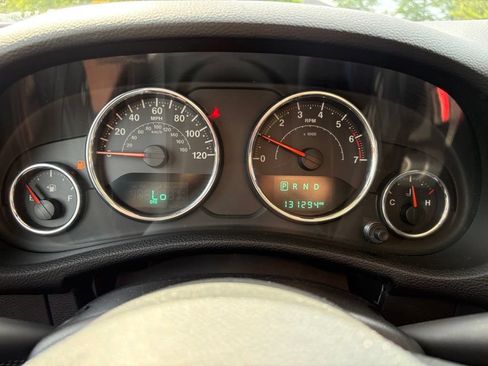 Used 2017 Jeep Wrangler Unlimited Sahara AWD/4WD image 19