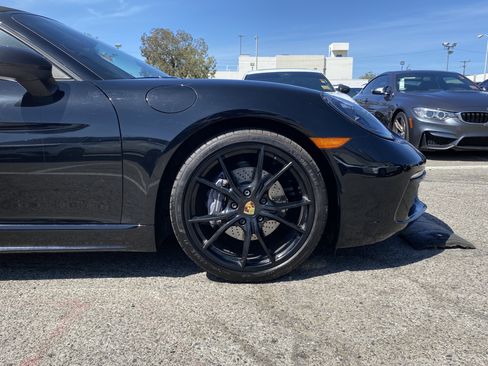 Used 2017 Porsche 718 Boxster RWD image 21