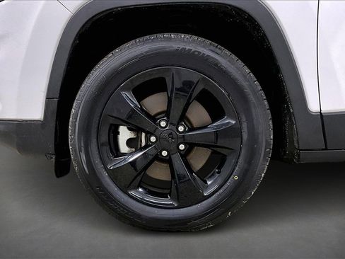 Used 2021 Jeep Cherokee Latitude Plus image 33