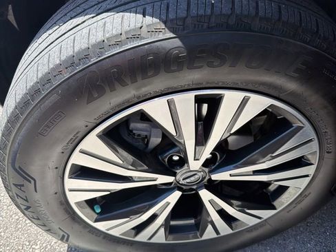 Used 2023 Nissan Rogue SV FWD image 8