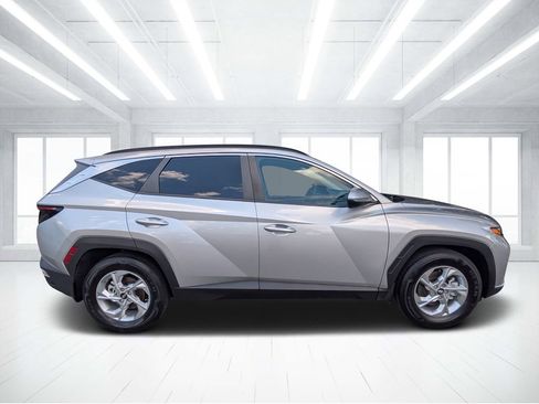 Used 2023 Hyundai Tucson SEL FWD image 2