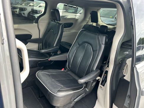 Used 2022 Chrysler Pacifica Limited image 13