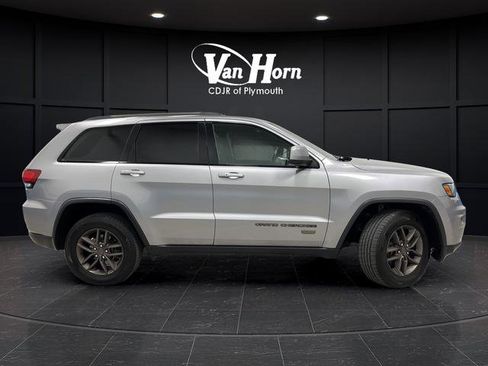 Used 2016 Jeep Grand Cherokee Laredo 75th Anniversary image 2