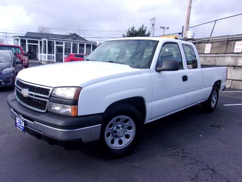 Used 2007 Chevrolet Silverado 1500 W/T w/ Light Duty Power Package image 3