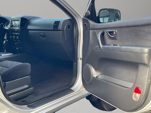 Used 2007 Kia Sorento LX w/ Sport Pkg image 10