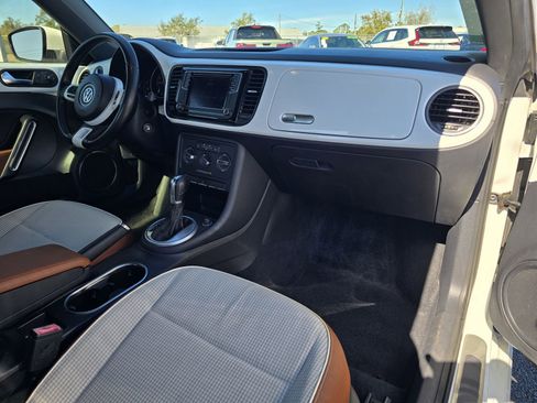 Used 2017 Volkswagen Beetle 1.8T Classic image 9