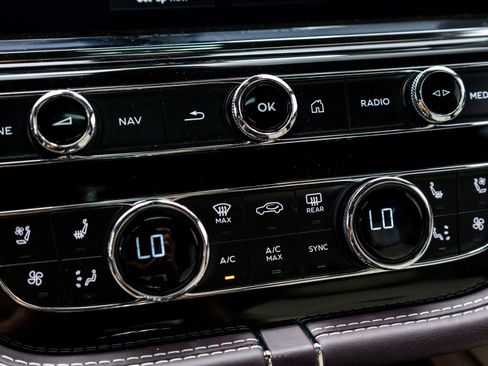 Certified 2023 Bentley Bentayga Extended Wheelbase image 37