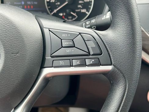 Used 2025 Nissan Altima 2.5 SV FWD image 33