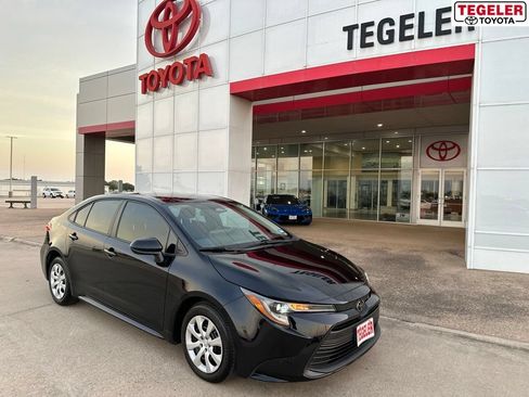 Used 2025 Toyota Corolla LE FWD image 1