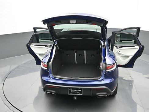 Certified 2026 Porsche Macan AWD/4WD image 30