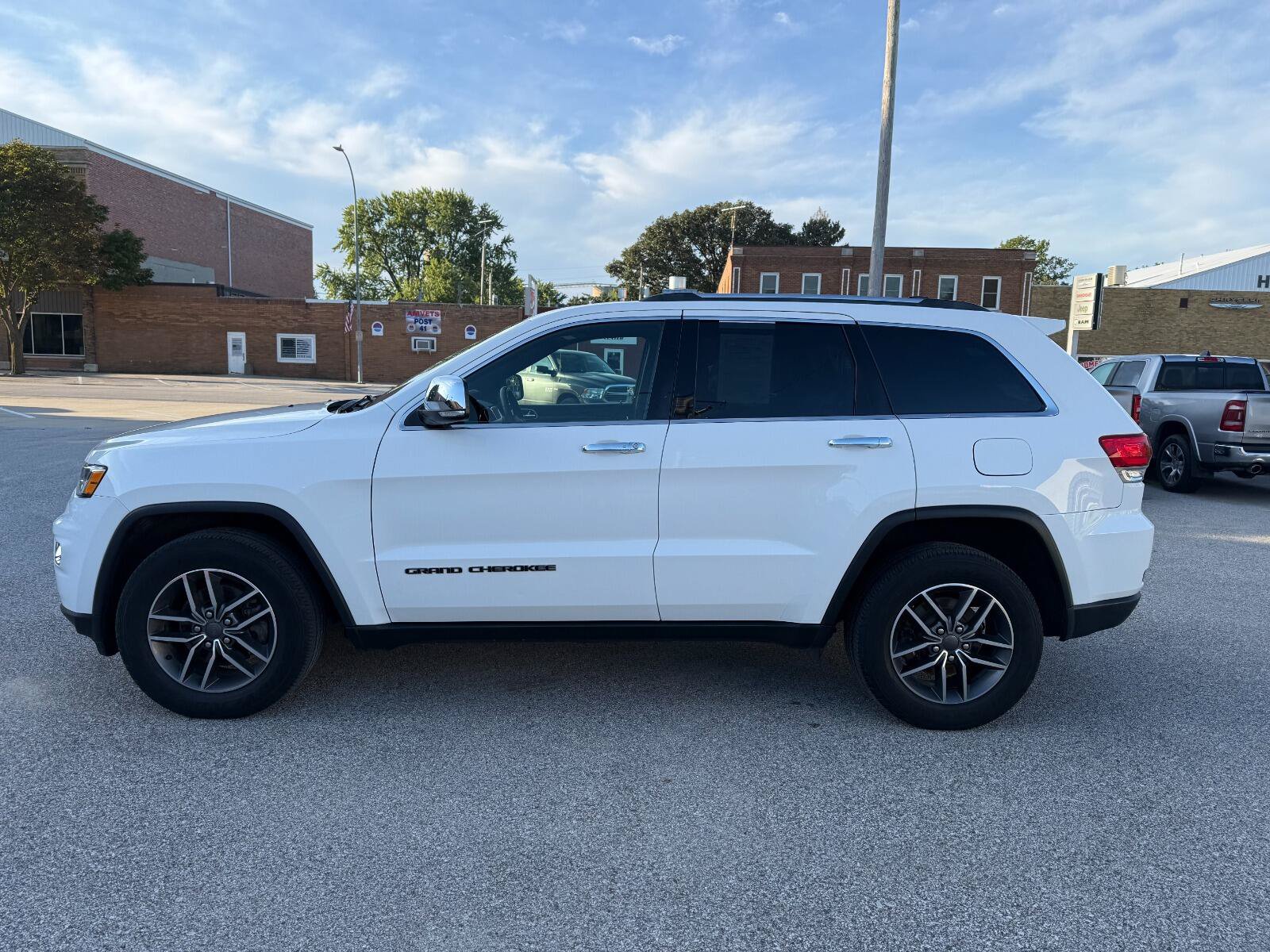 Used 2019 Jeep Grand Cherokee Limited AWD/4WD image 8