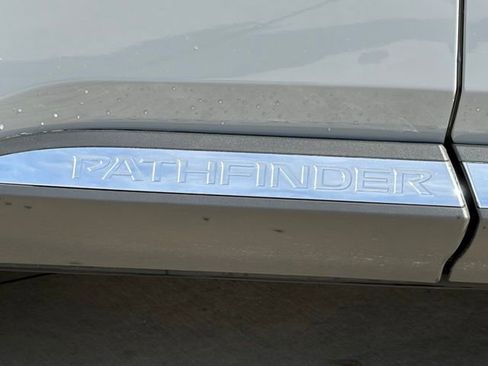 Used 2025 Nissan Pathfinder Platinum w/ Cargo Package image 9