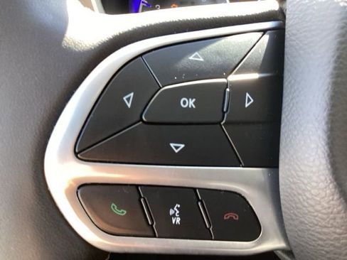 Used 2023 Chrysler Voyager LX FWD image 17