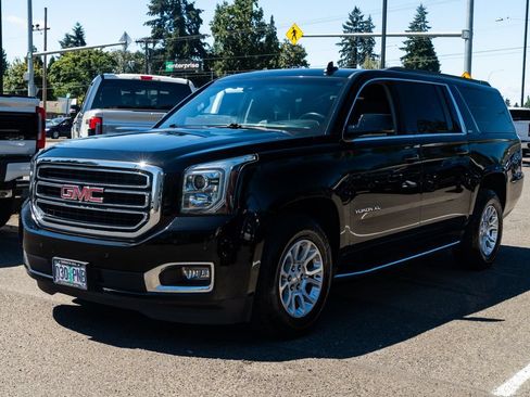 Used 2019 GMC Yukon XL SLT w/ Open Road Package AWD/4WD image 3