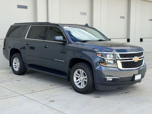 Used 2019 Chevrolet Suburban LT image 7