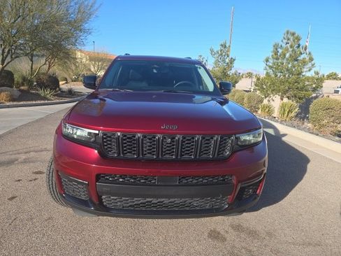 Used 2023 Jeep Grand Cherokee L Limited w/ Luxury Tech Group II image 2