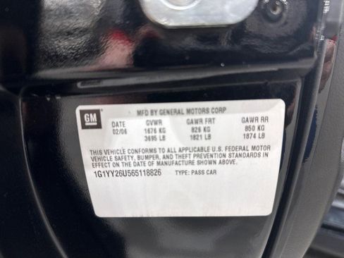 Used 2006 Chevrolet Corvette Coupe w/ Preferred Equipment Group RWD image 8