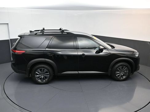 Used 2024 Nissan Pathfinder SV w/ Lighting Package (N92) FWD image 15