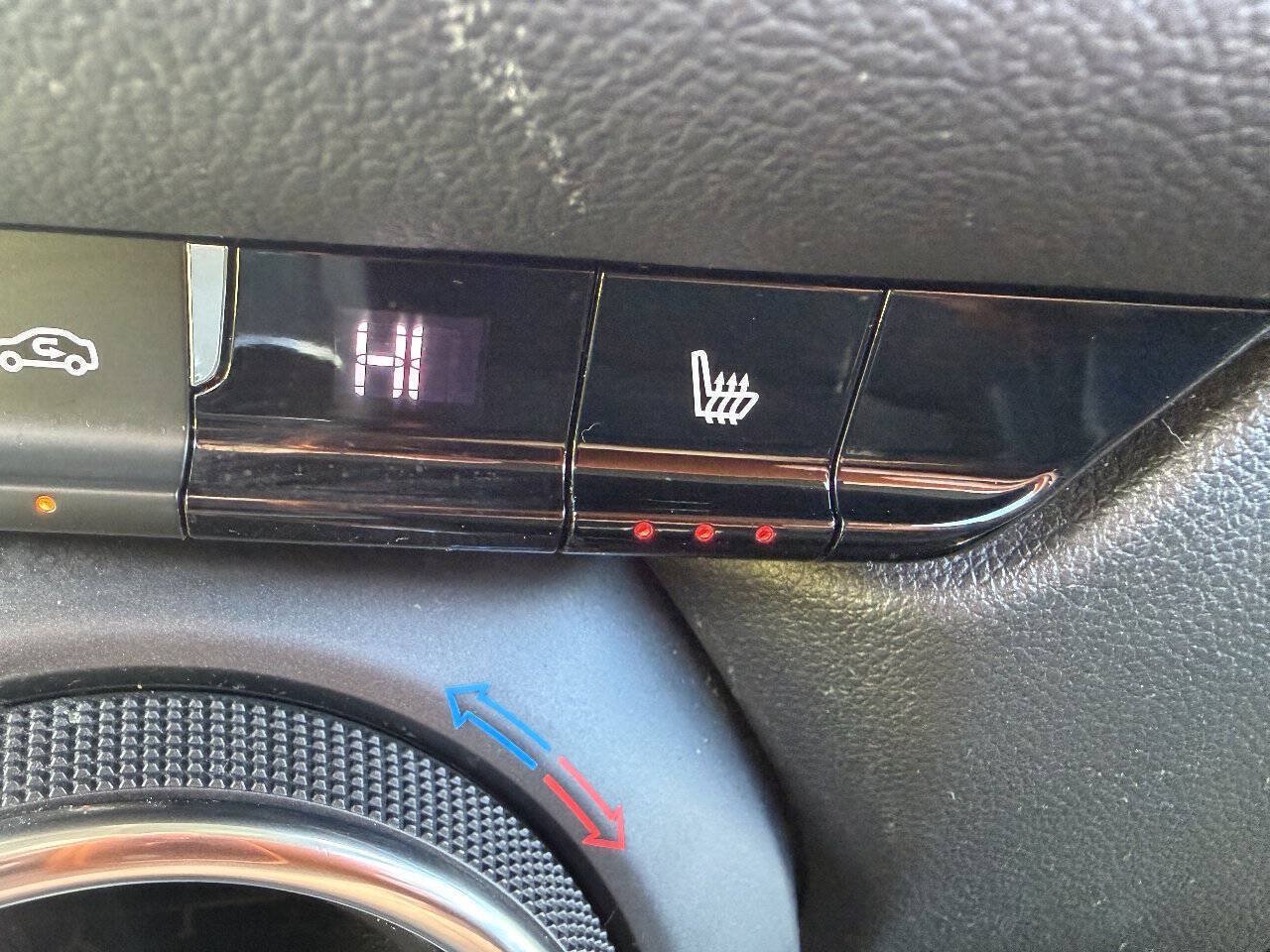Used 2019 Chevrolet Blazer LT FWD image 15
