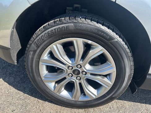 Used 2024 Ford Edge Titanium image 5