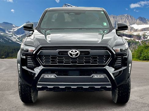 Used 2025 Toyota Tacoma TRD Off-Road image 3