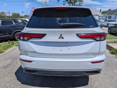Used 2022 Mitsubishi Outlander ES AWD/4WD image 5