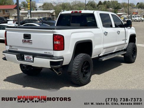 Used 2018 GMC Sierra 2500 Denali AWD/4WD image 7
